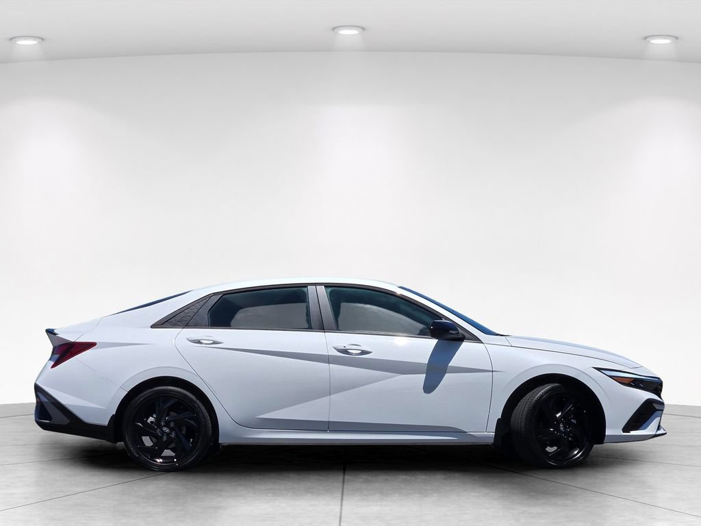 New 2026 Hyundai Elantra SEL Sport FWD image 3