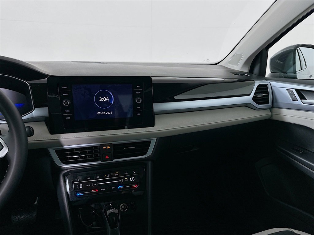 New 2025 Volkswagen Taos SE image 20