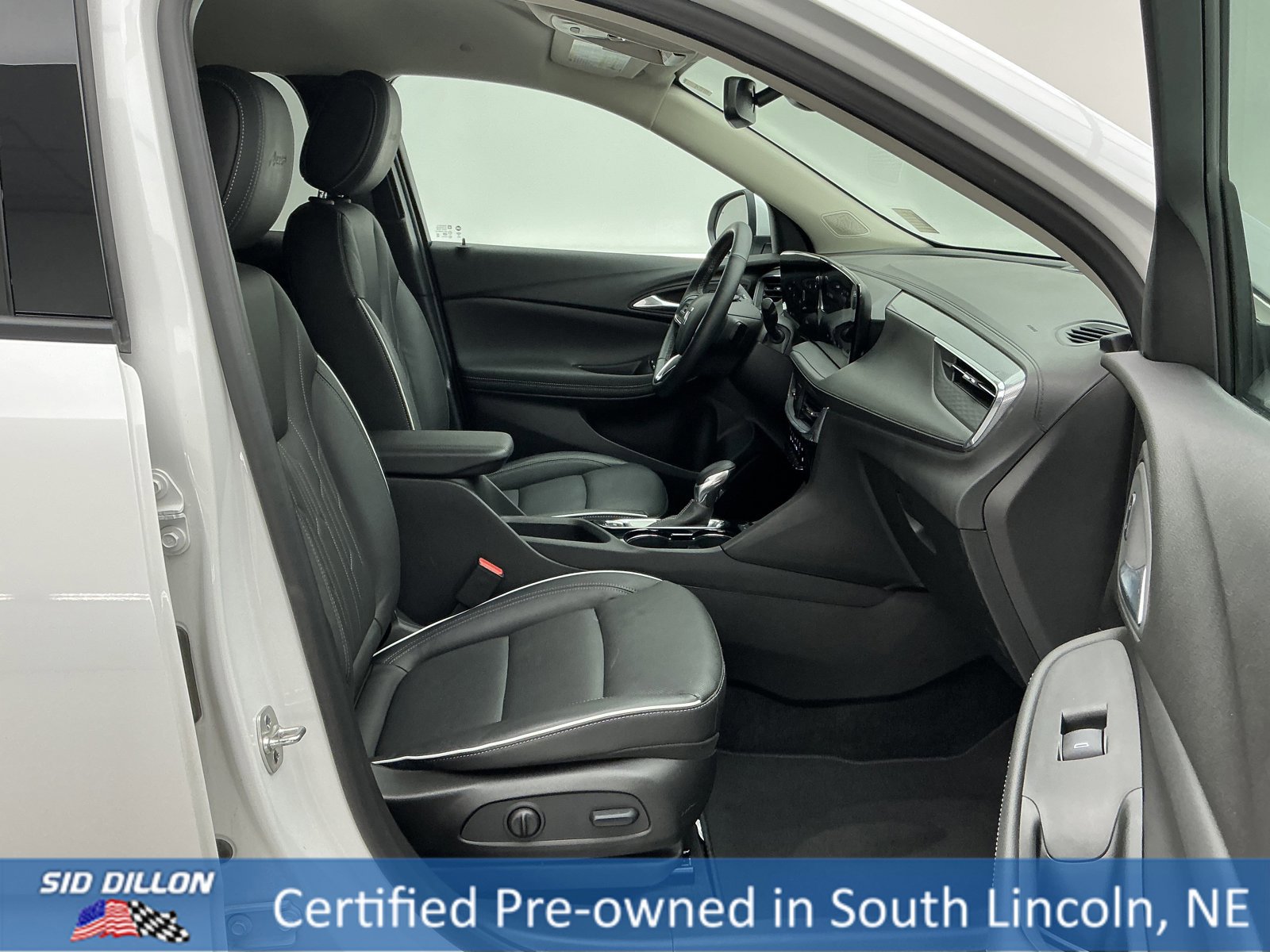 Used 2025 Buick Encore GX Avenir image 25