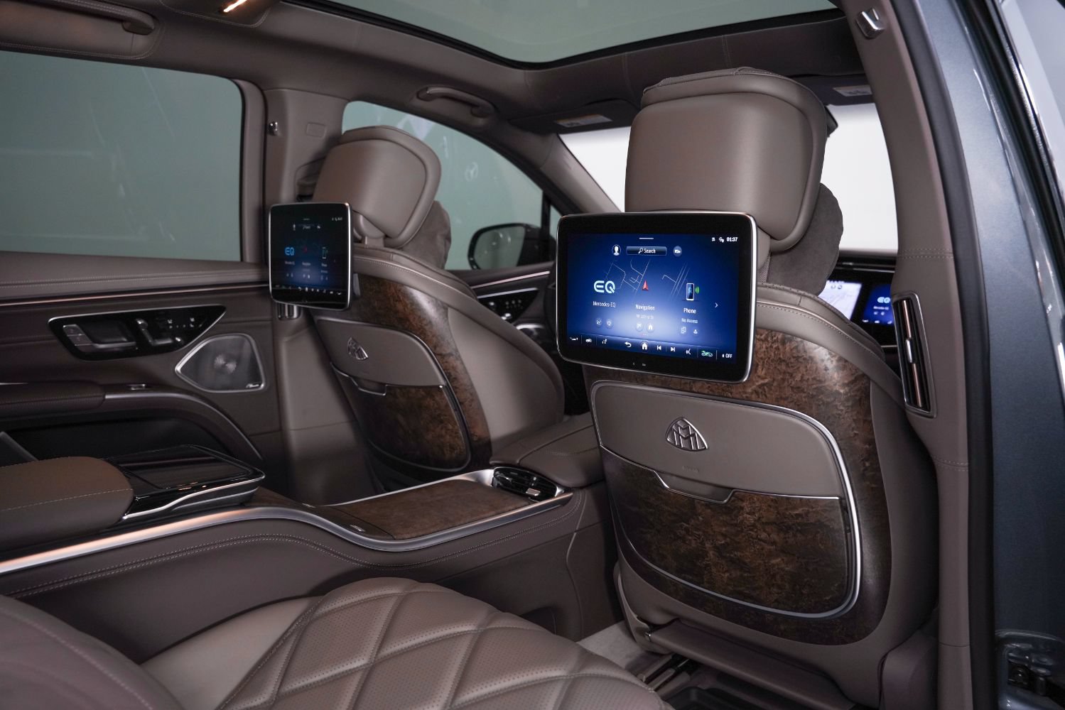 Used 2025 Mercedes-Benz Maybach EQS 680 4MATIC image 35