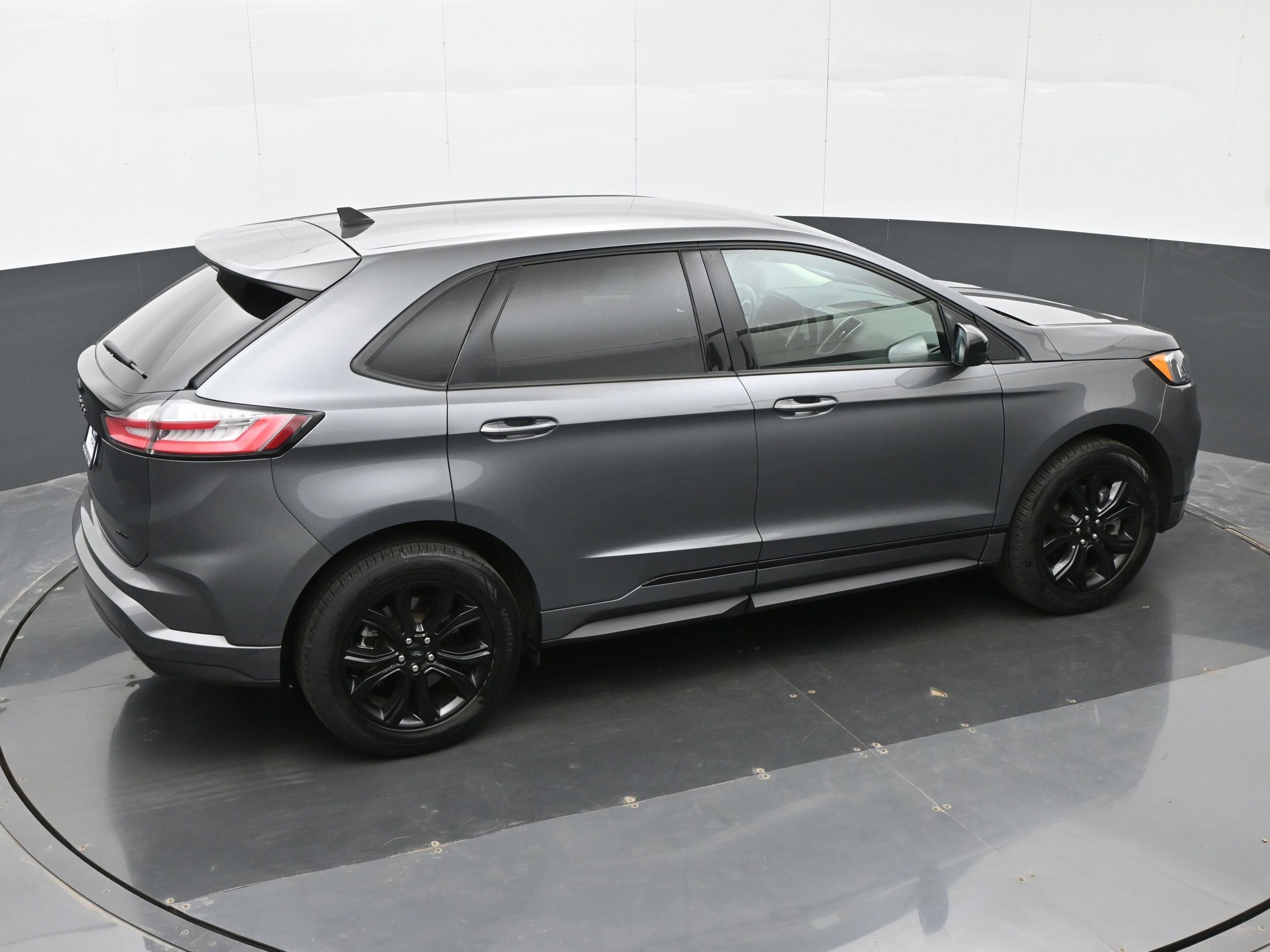 Used 2024 Ford Edge SE w/ Black Appearance Package image 30