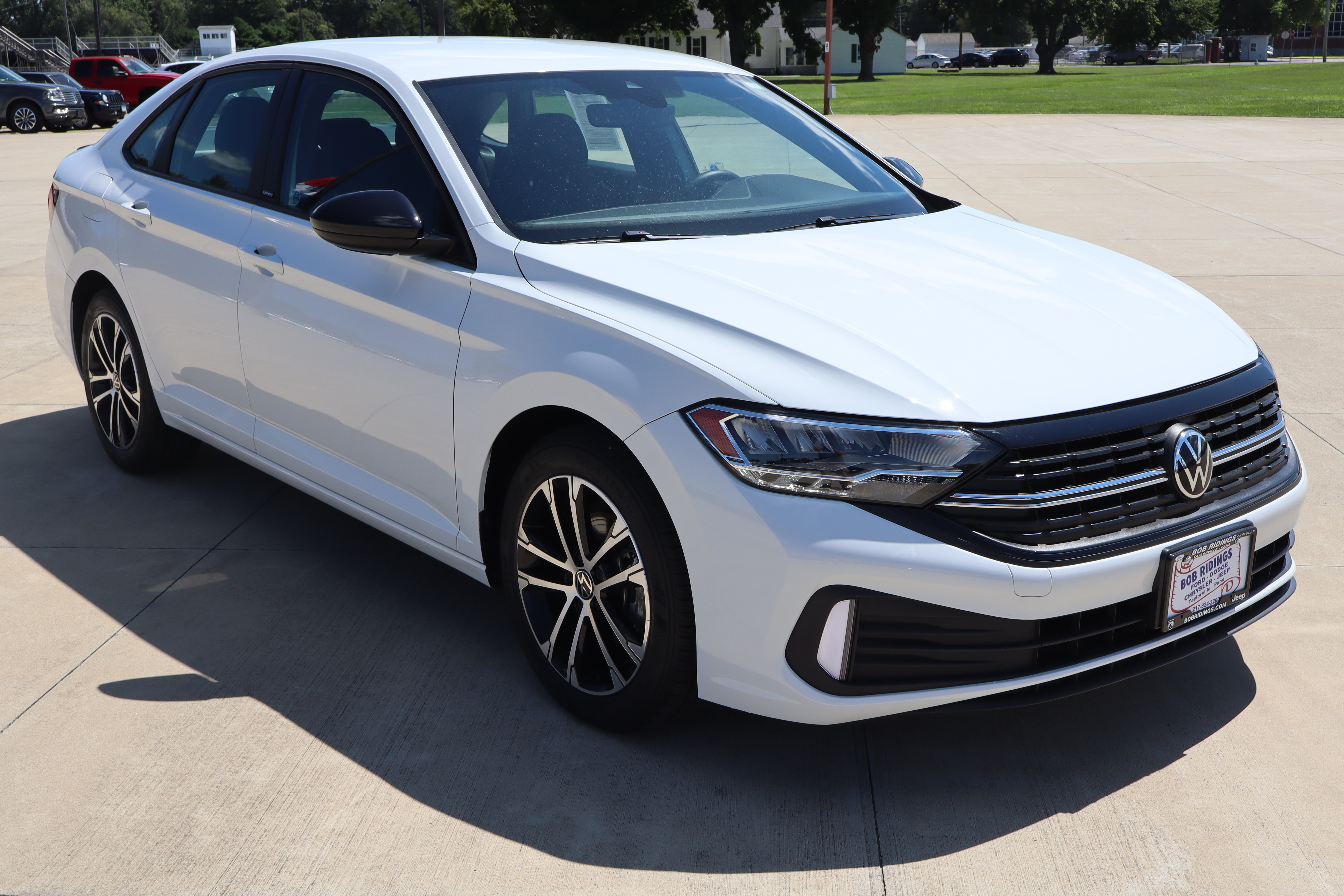 Used 2024 Volkswagen Jetta Sport FWD image 3