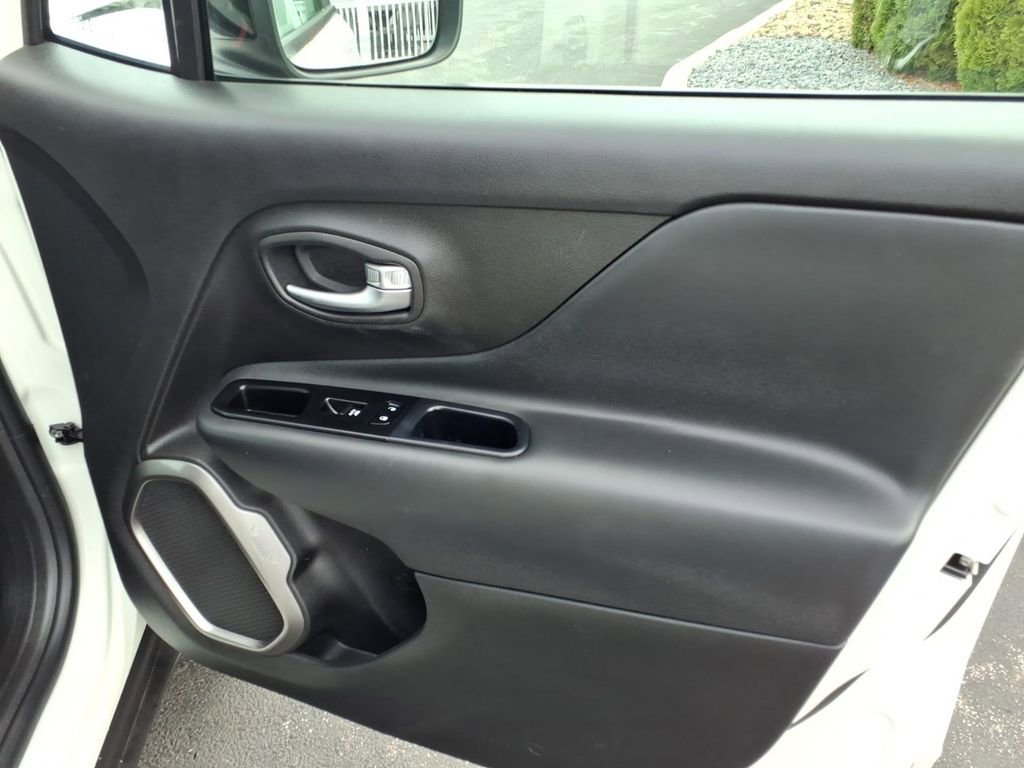 Used 2022 Jeep Renegade Limited AWD/4WD image 27