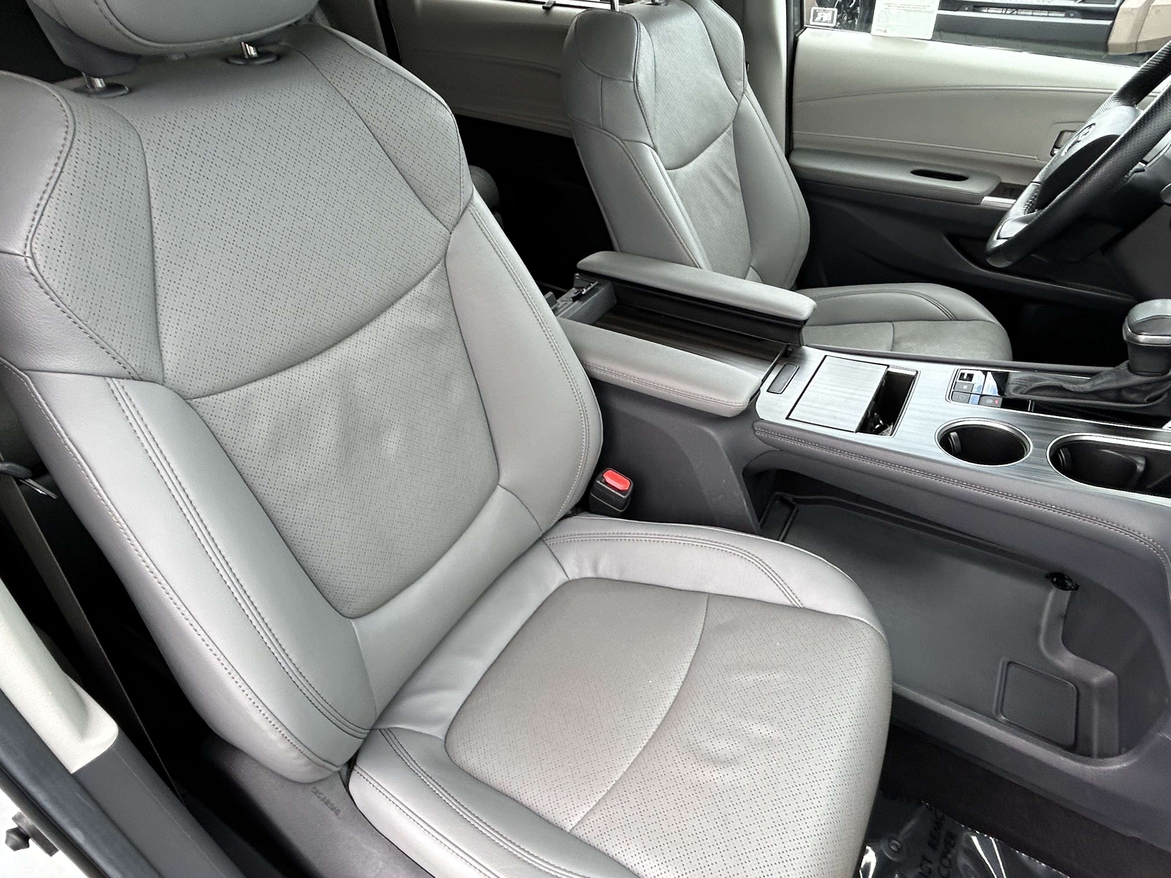 Certified 2024 Toyota Sienna Limited FWD image 11