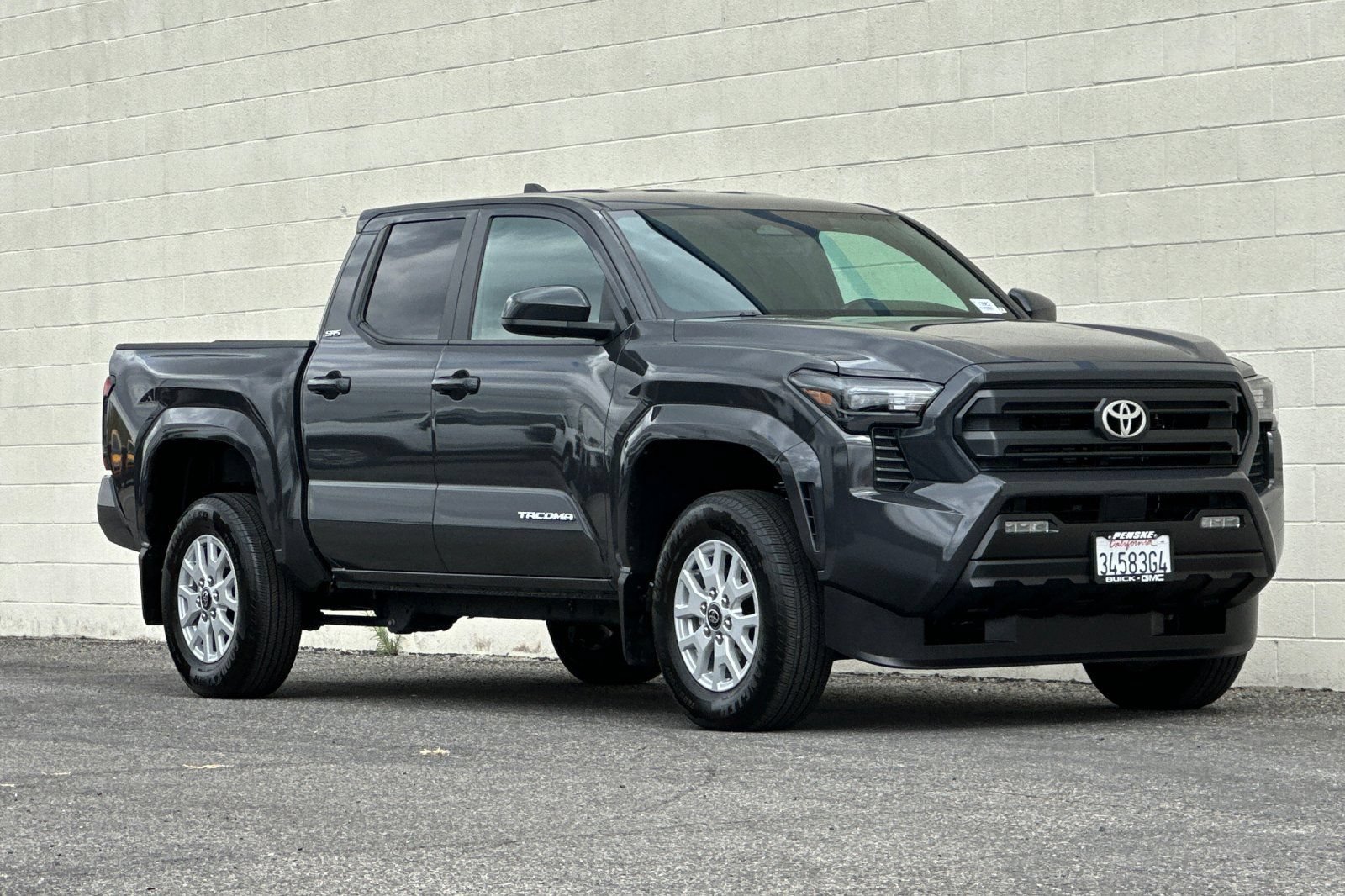 Used 2025 Toyota Tacoma SR5 AWD/4WD image 2