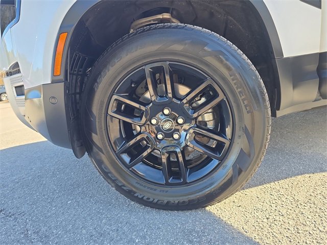 Used 2025 Land Rover Defender 110 S image 28