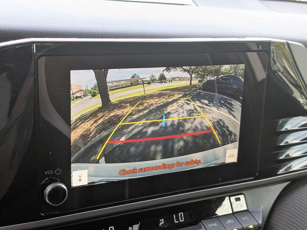 Used 2025 Toyota Camry SE FWD image 19