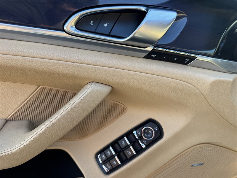 Used 2013 Porsche Panamera image 27