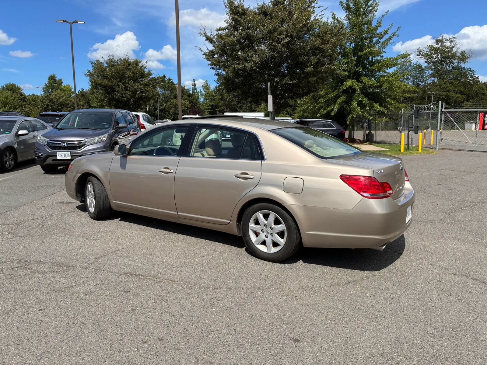 Used 2005 Toyota Avalon XL FWD image 4