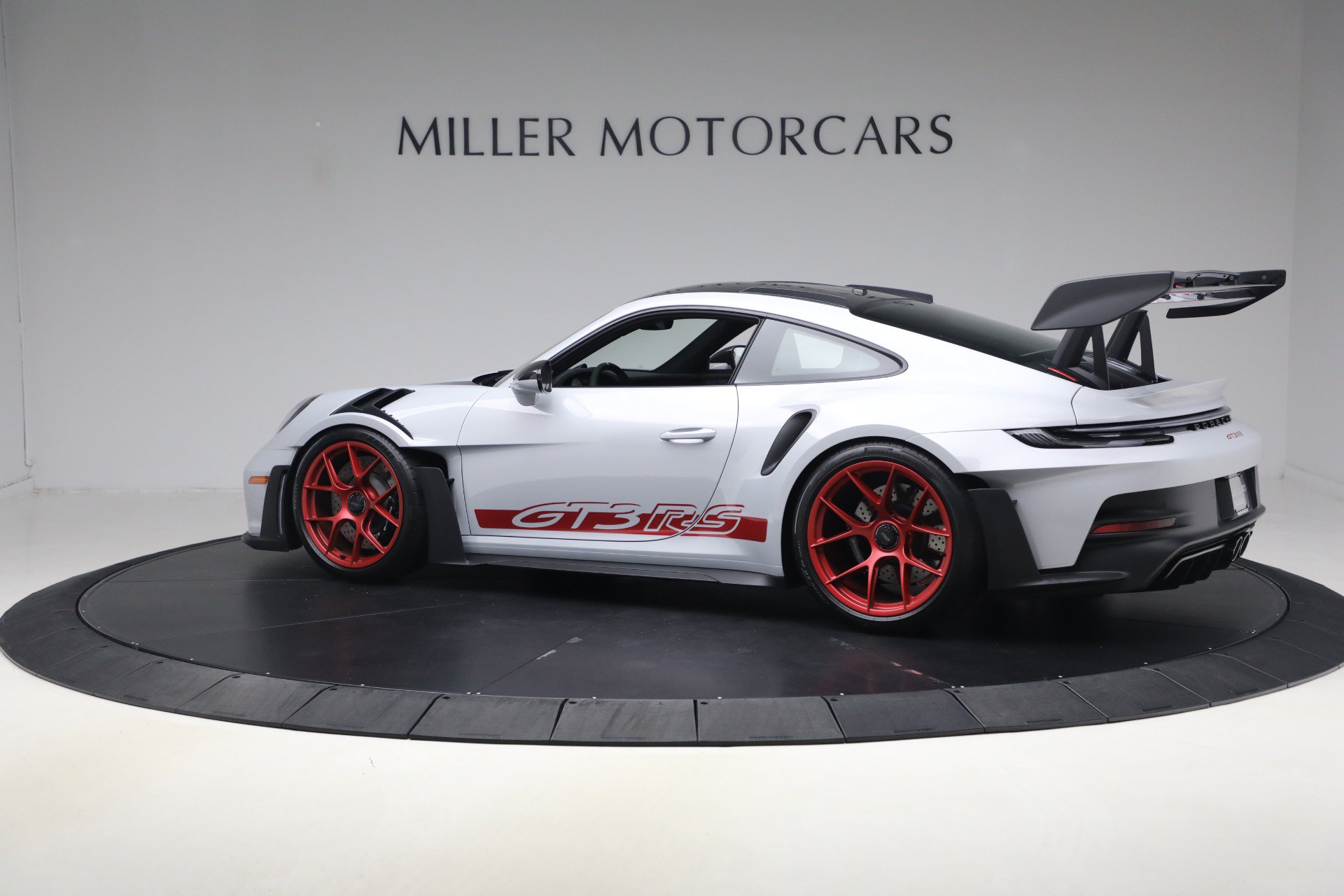 Used 2025 Porsche 911 GT3 RS RWD image 4