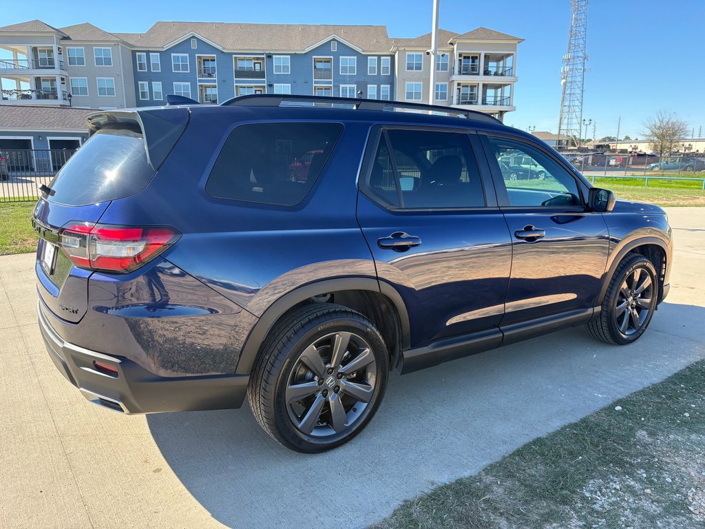 Certified 2024 Honda Pilot Sport image 8