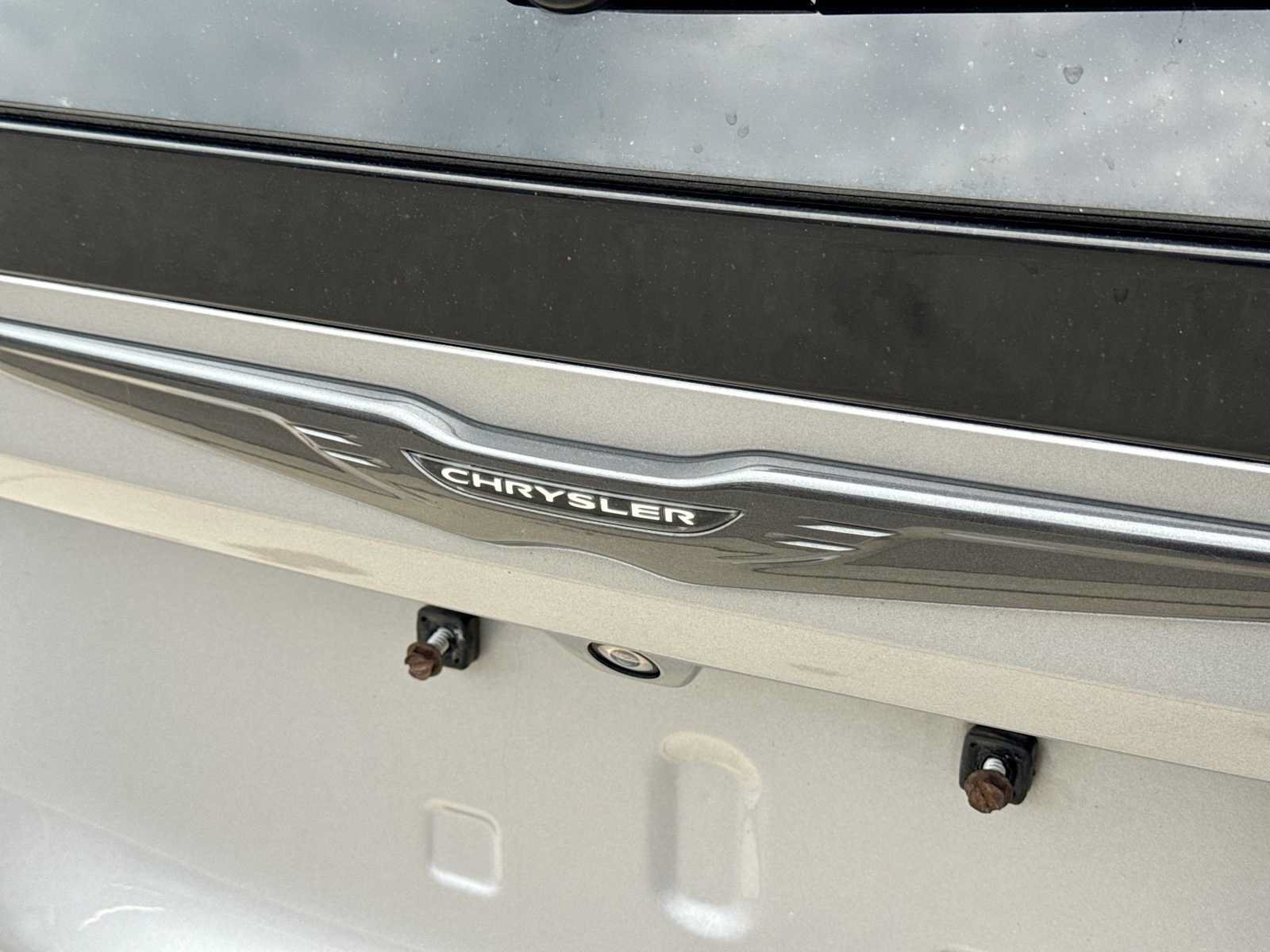 Used 2018 Chrysler Pacifica Touring-L w/ Advanced Safetytec Group FWD image 11