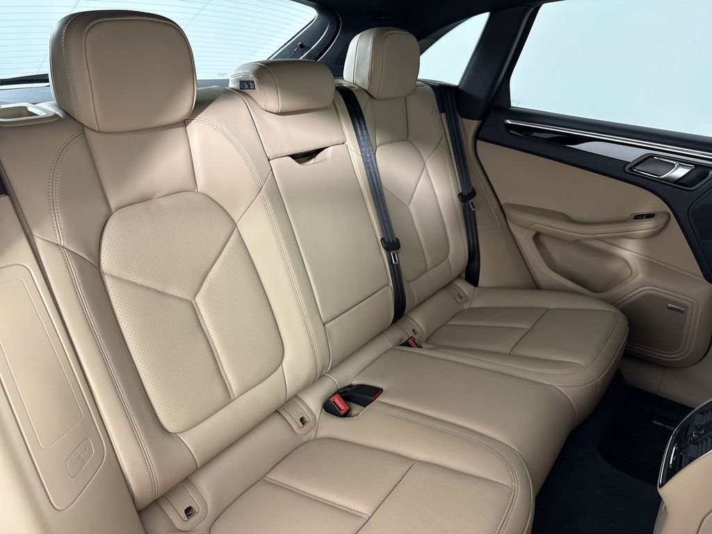 Certified 2025 Porsche Macan image 23