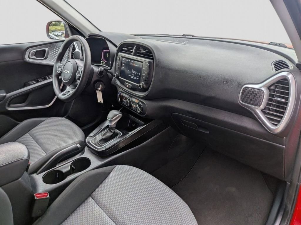 Used 2023 Kia Soul LX w/ LX Technology Package FWD image 23