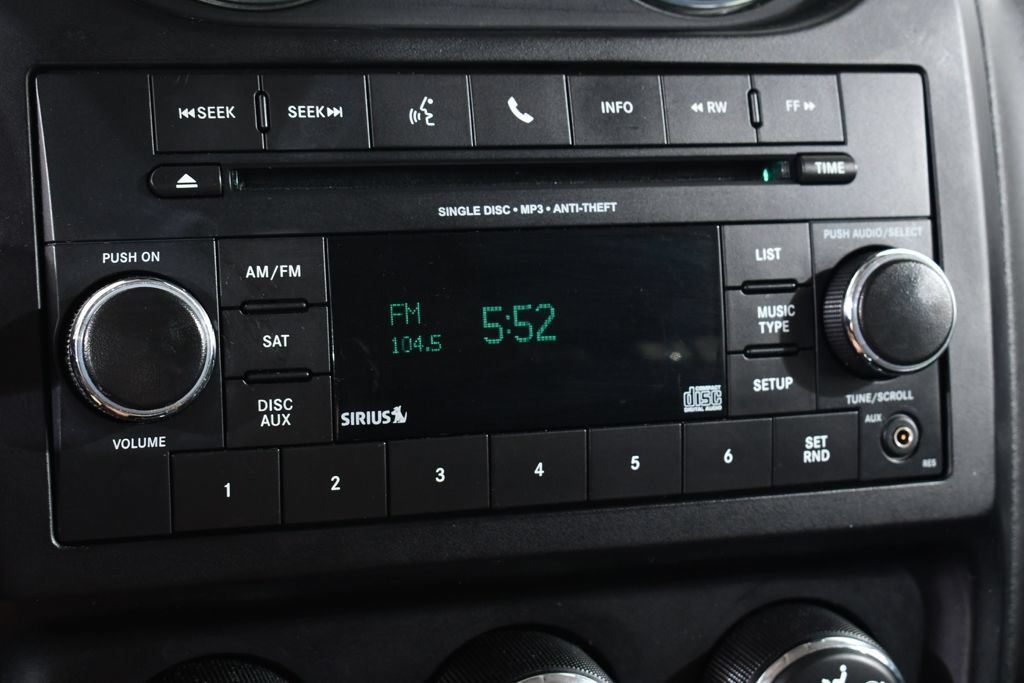 Used 2017 Jeep Patriot Latitude FWD image 28