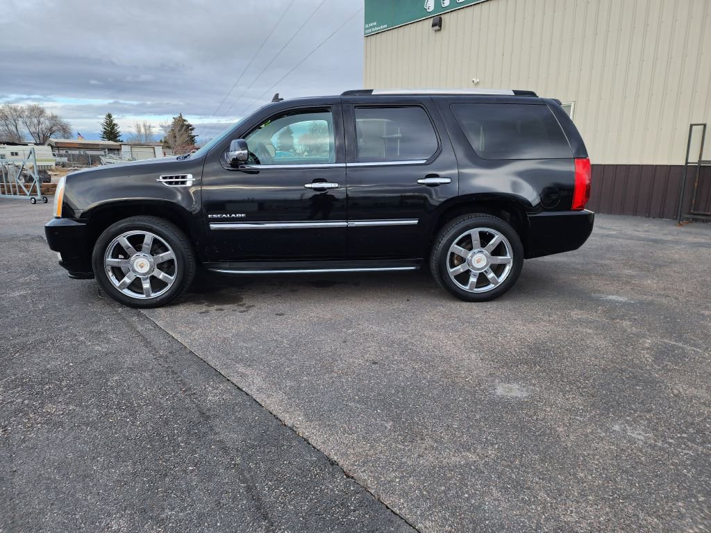 Used 2013 Cadillac Escalade Luxury image 2