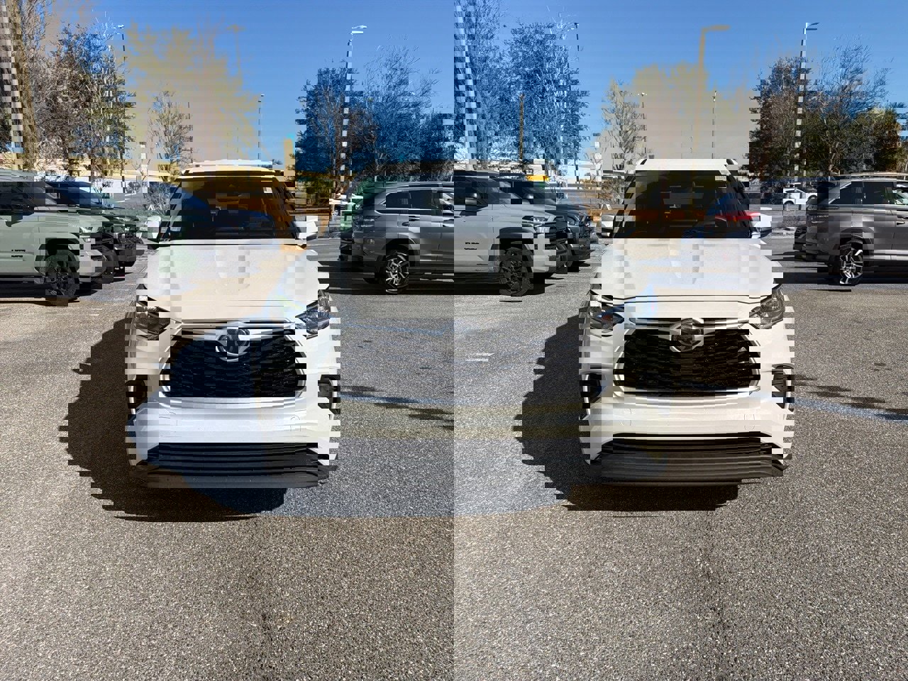 Used 2020 Toyota Highlander L image 8