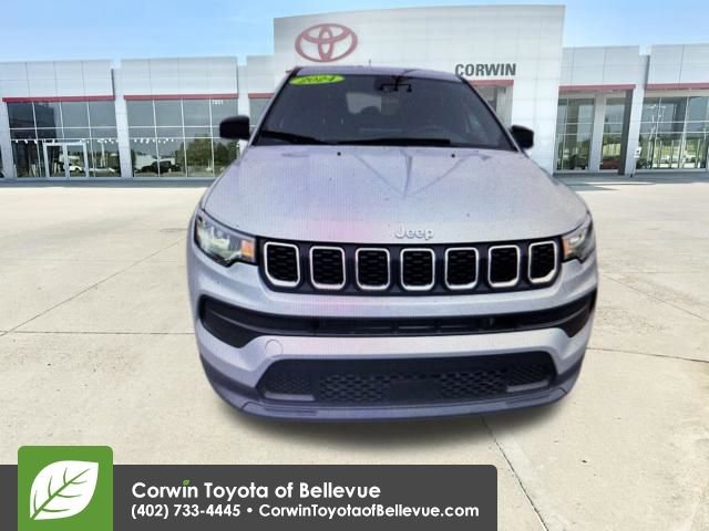 Used 2024 Jeep Compass Sport AWD/4WD image 3