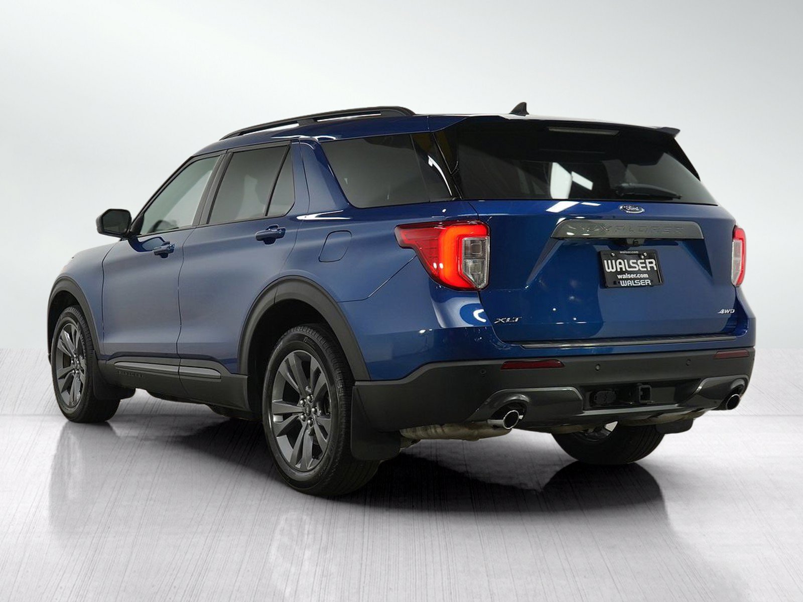 Used 2023 Ford Explorer XLT w/ XLT Sport Appearance Package AWD/4WD image 4