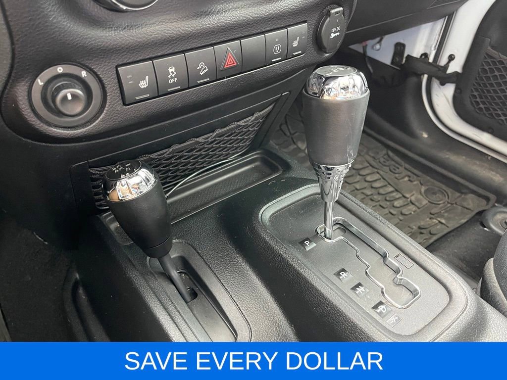 Used 2016 Jeep Wrangler Unlimited Rubicon w/ Connectivity Group AWD/4WD image 11