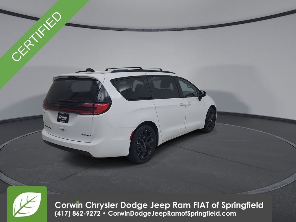Certified 2025 Chrysler Pacifica Limited image 14