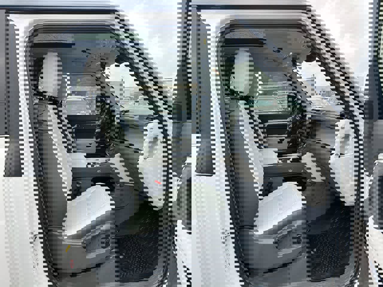Used 2025 Land Rover Defender 90 S image 25