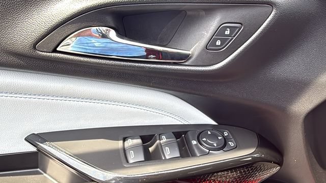 Used 2025 Chevrolet Trax LT w/ LT Convenience Package FWD image 12