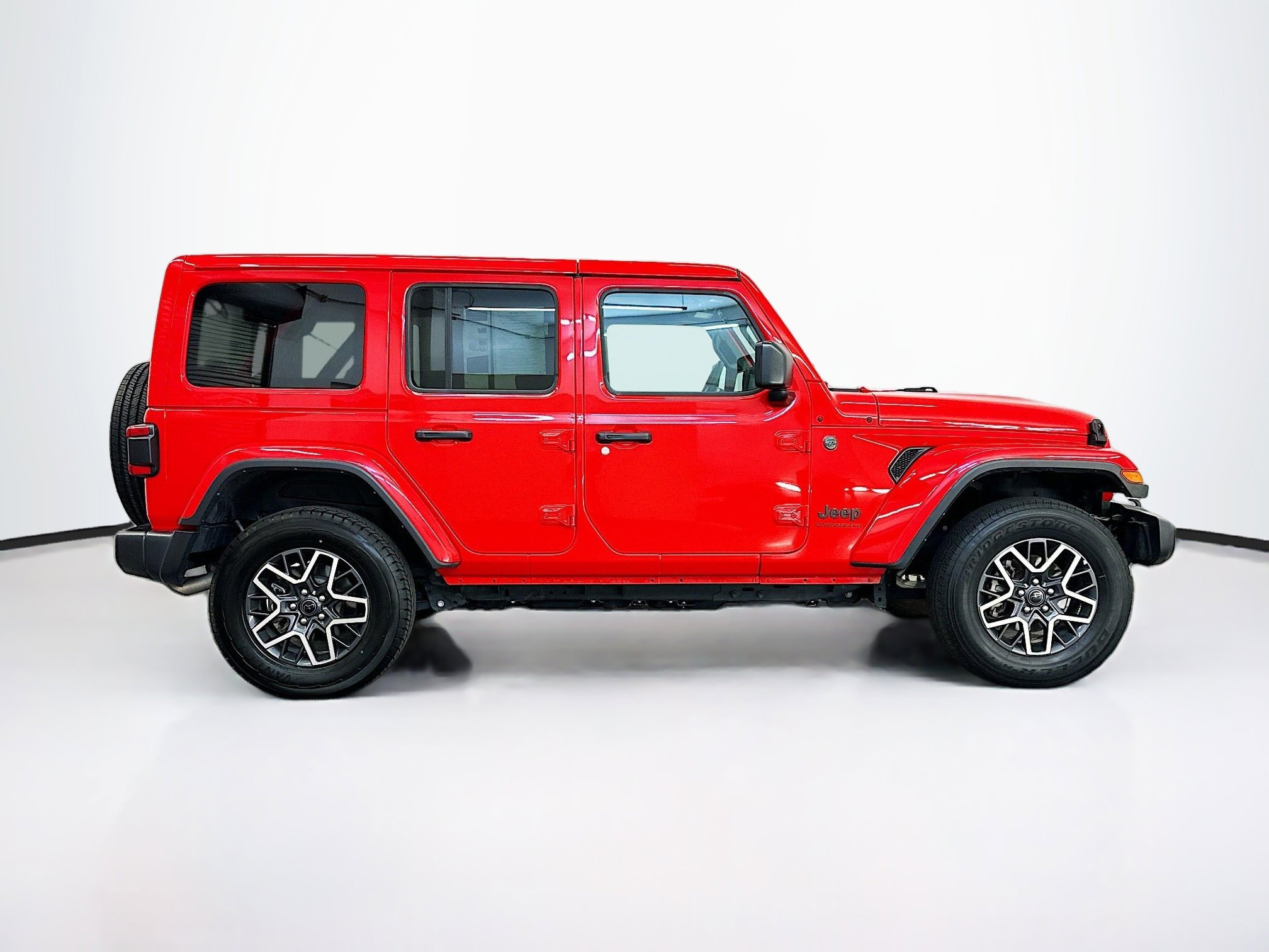 Used 2025 Jeep Wrangler Unlimited Sahara AWD/4WD image 10