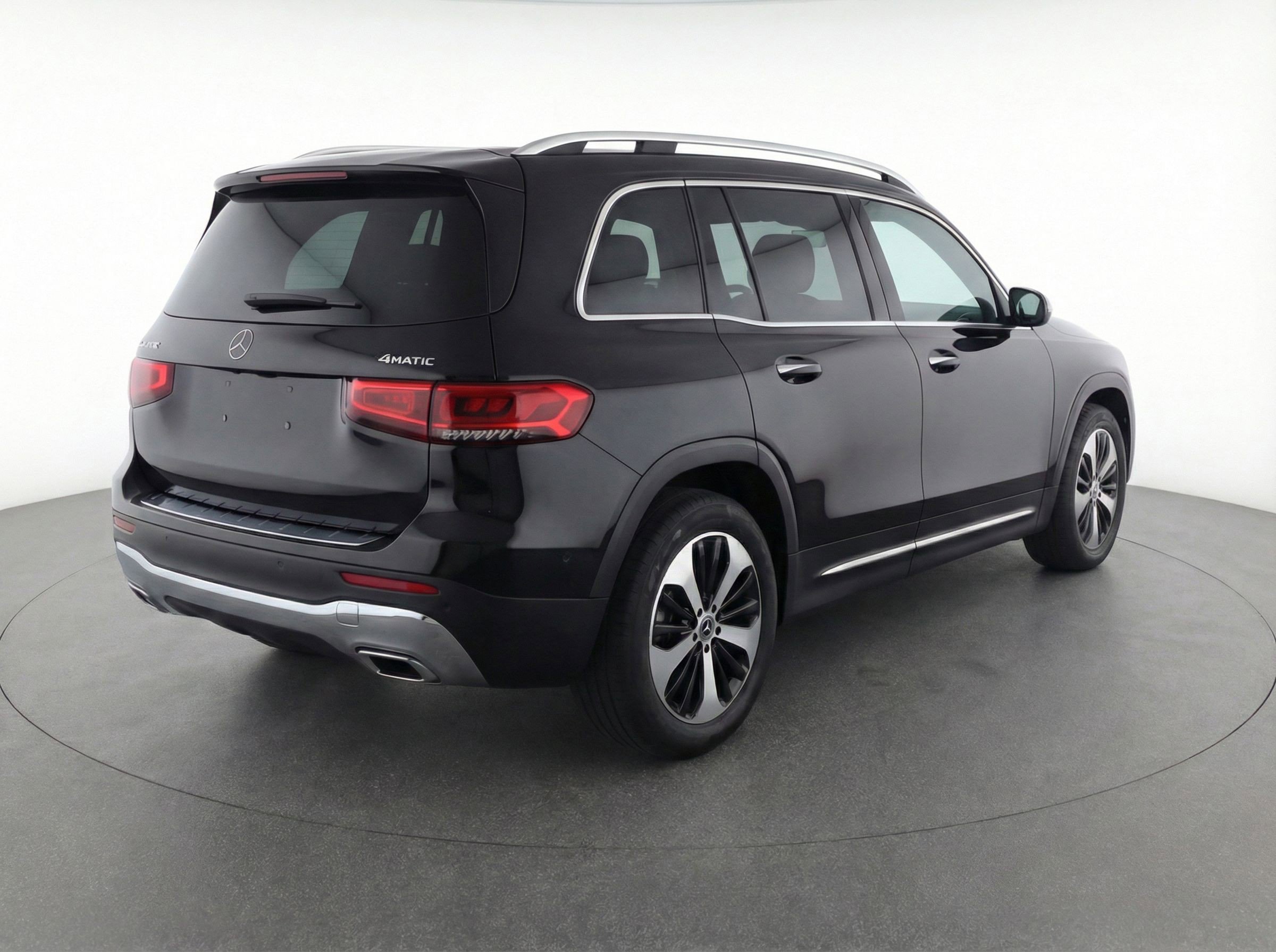 Used 2025 Mercedes-Benz GLB 250 4MATIC image 9