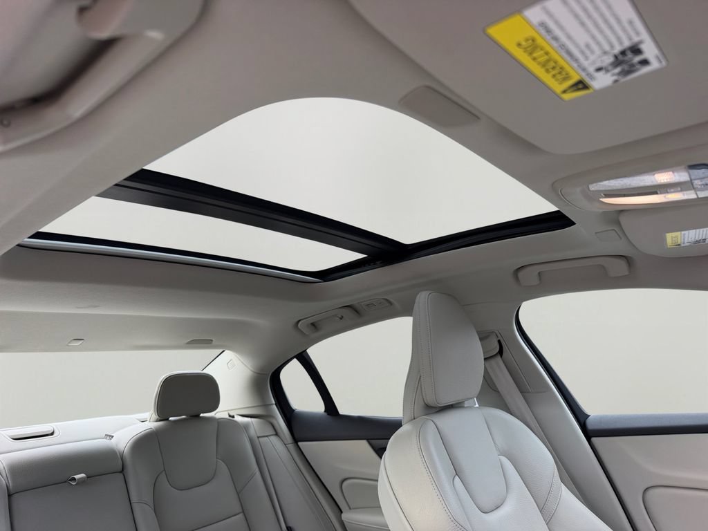 Certified 2023 Volvo S60 T8 Plus AWD/4WD image 7