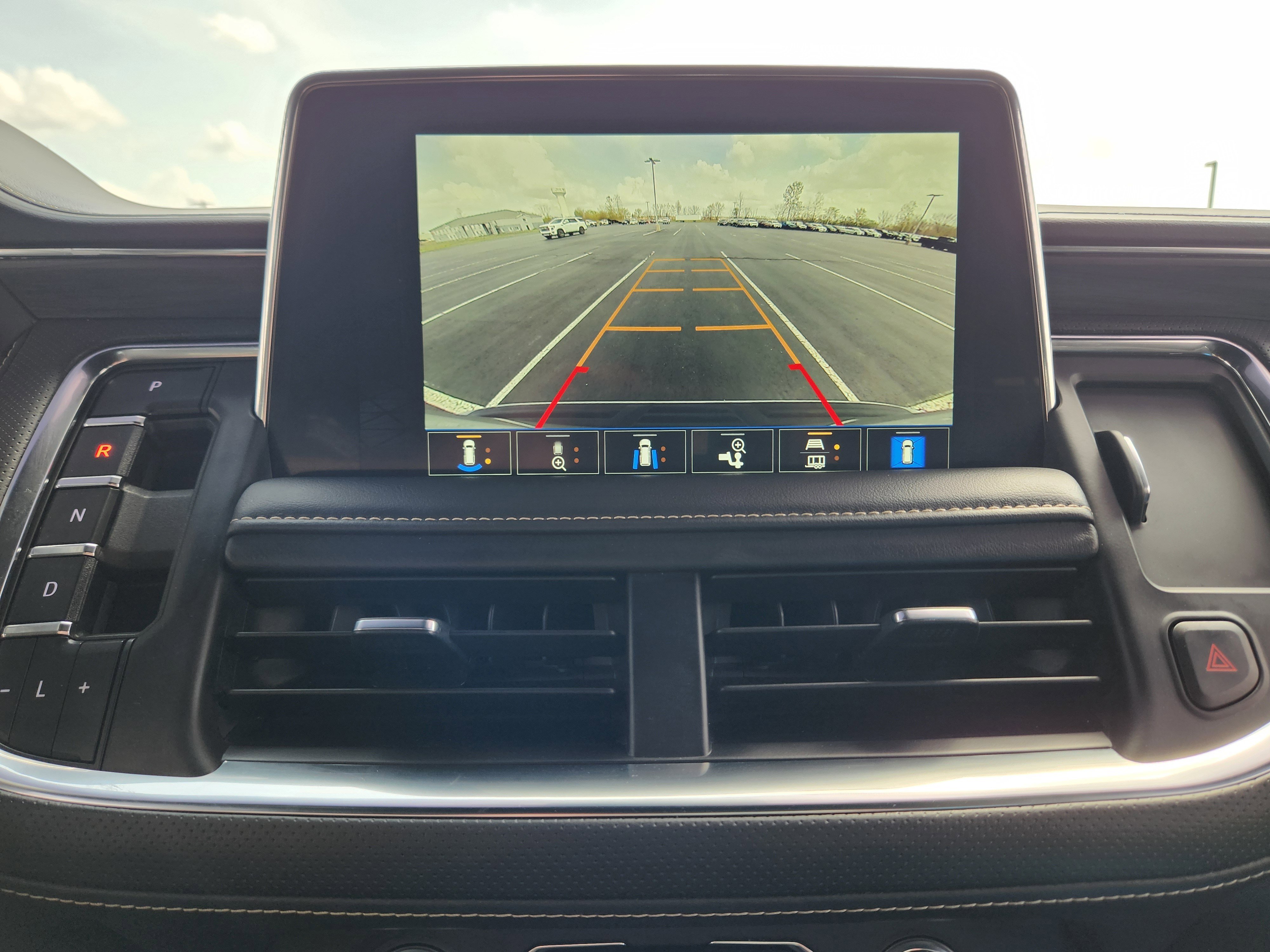 Used 2024 GMC Yukon SLT w/ SLT Luxury Package image 20