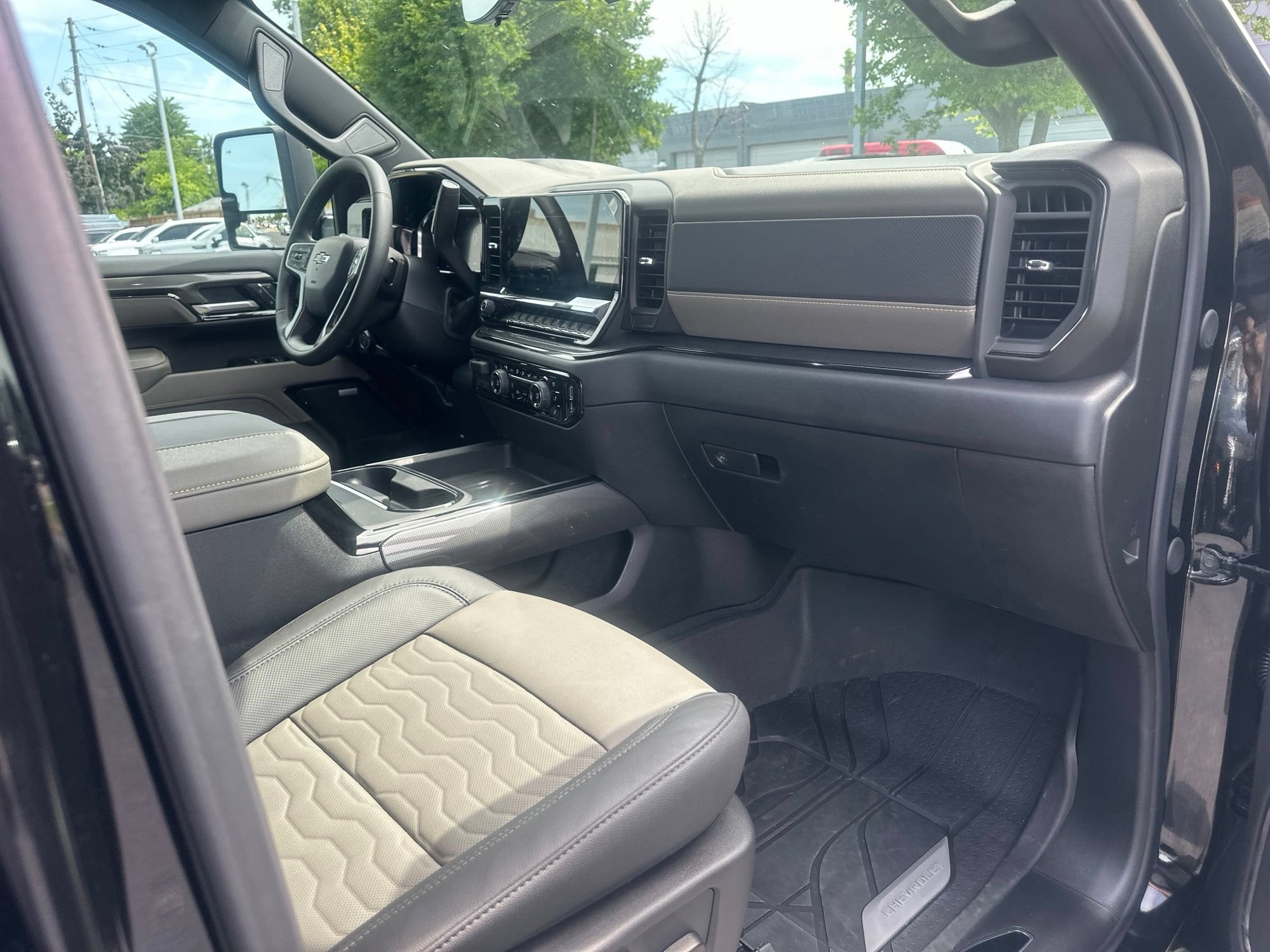 Used 2026 Chevrolet Silverado 2500 ZR2 AWD/4WD image 15