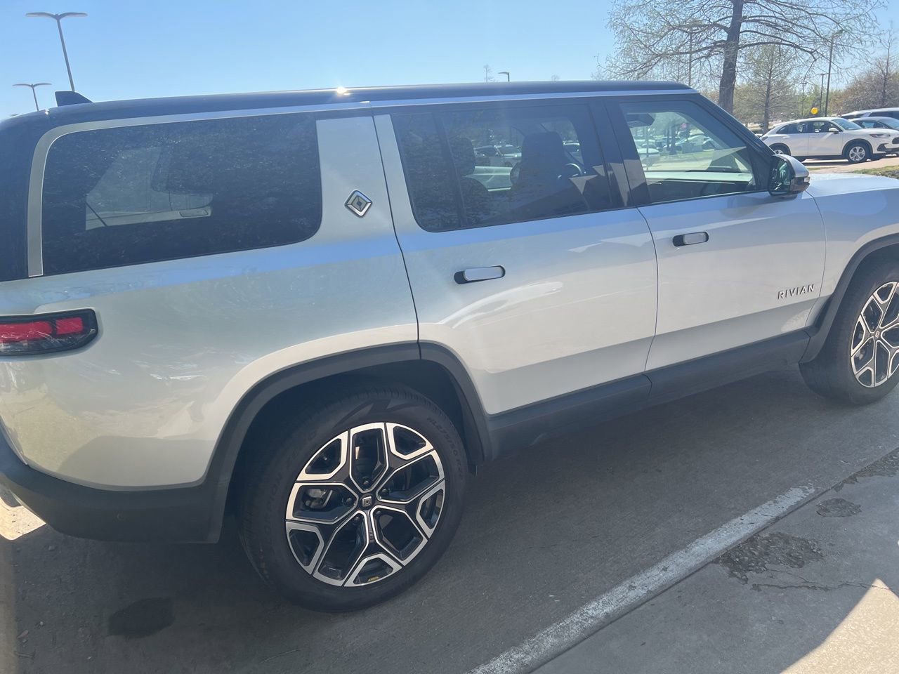Used 2025 Rivian R1S Adventure image 5