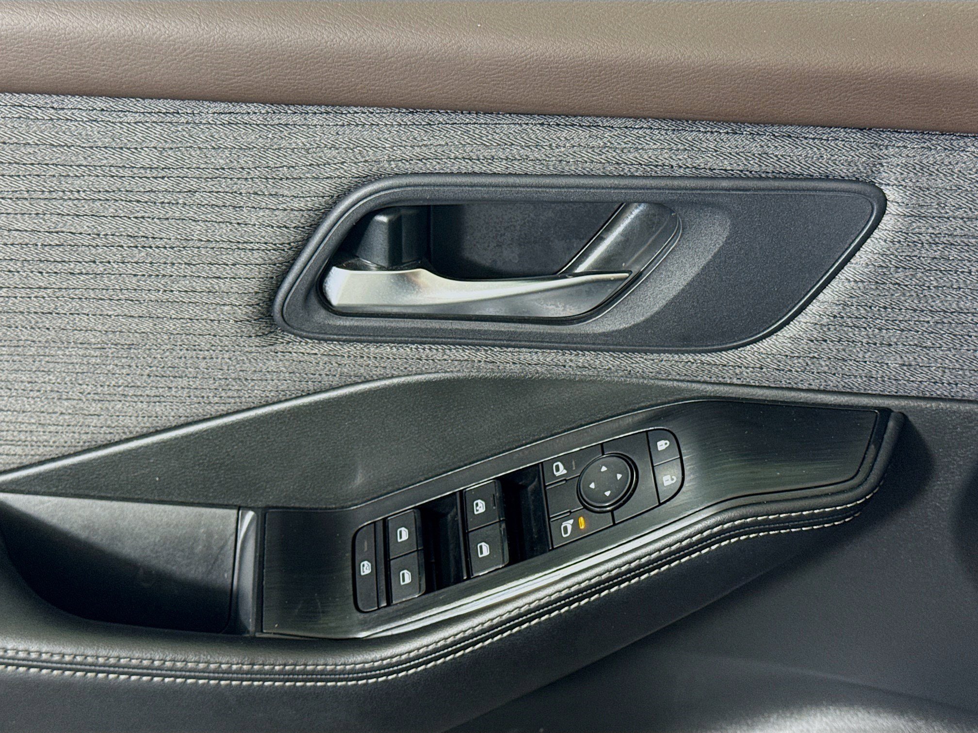 Used 2023 Nissan Rogue SV image 19