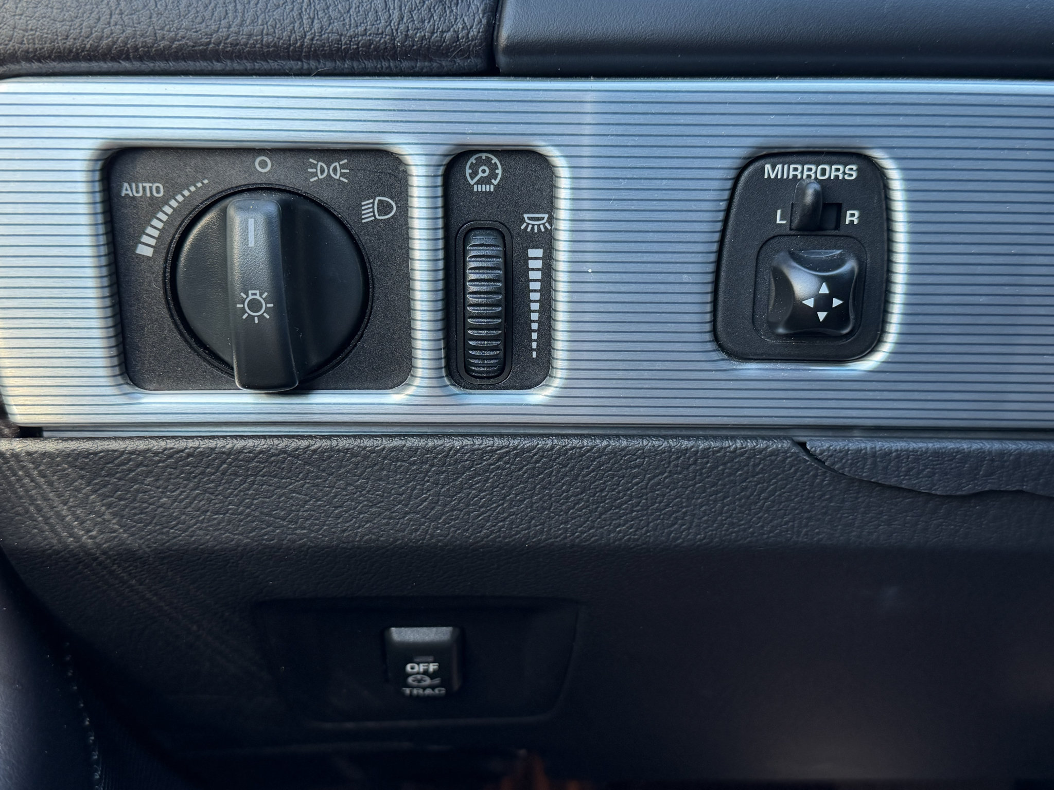 Used 2004 Ford Thunderbird RWD image 18