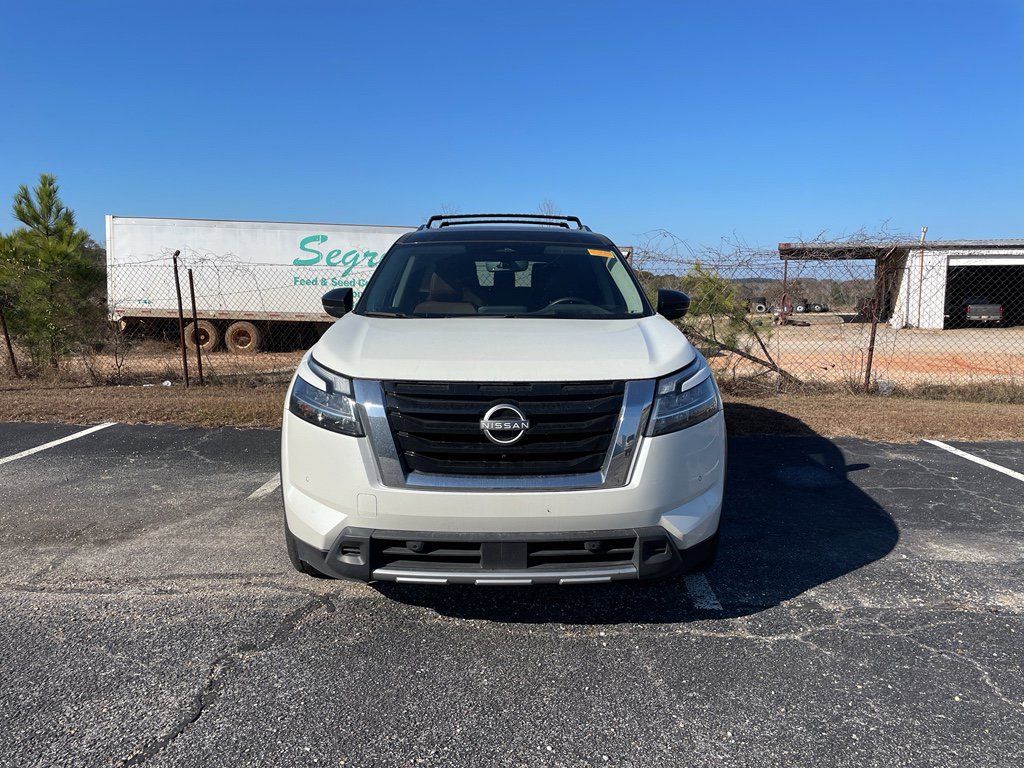 Used 2024 Nissan Pathfinder Platinum image 1