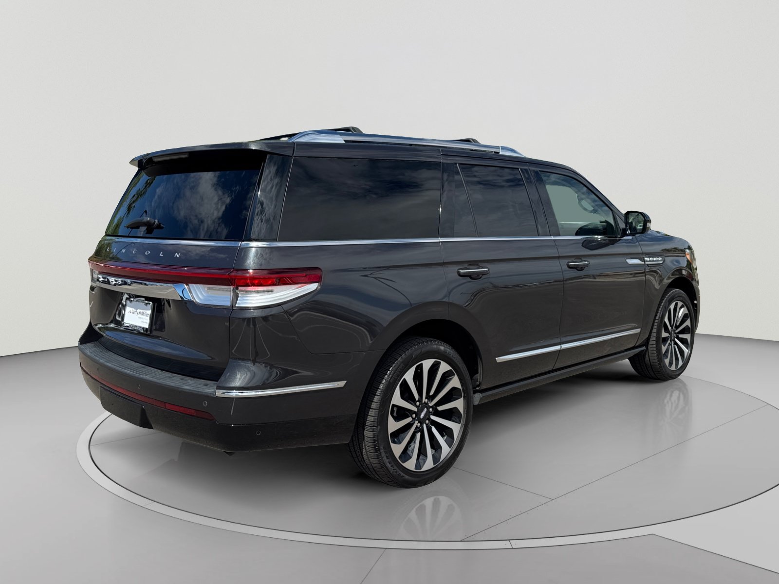 Used 2023 Lincoln Navigator Reserve RWD image 5