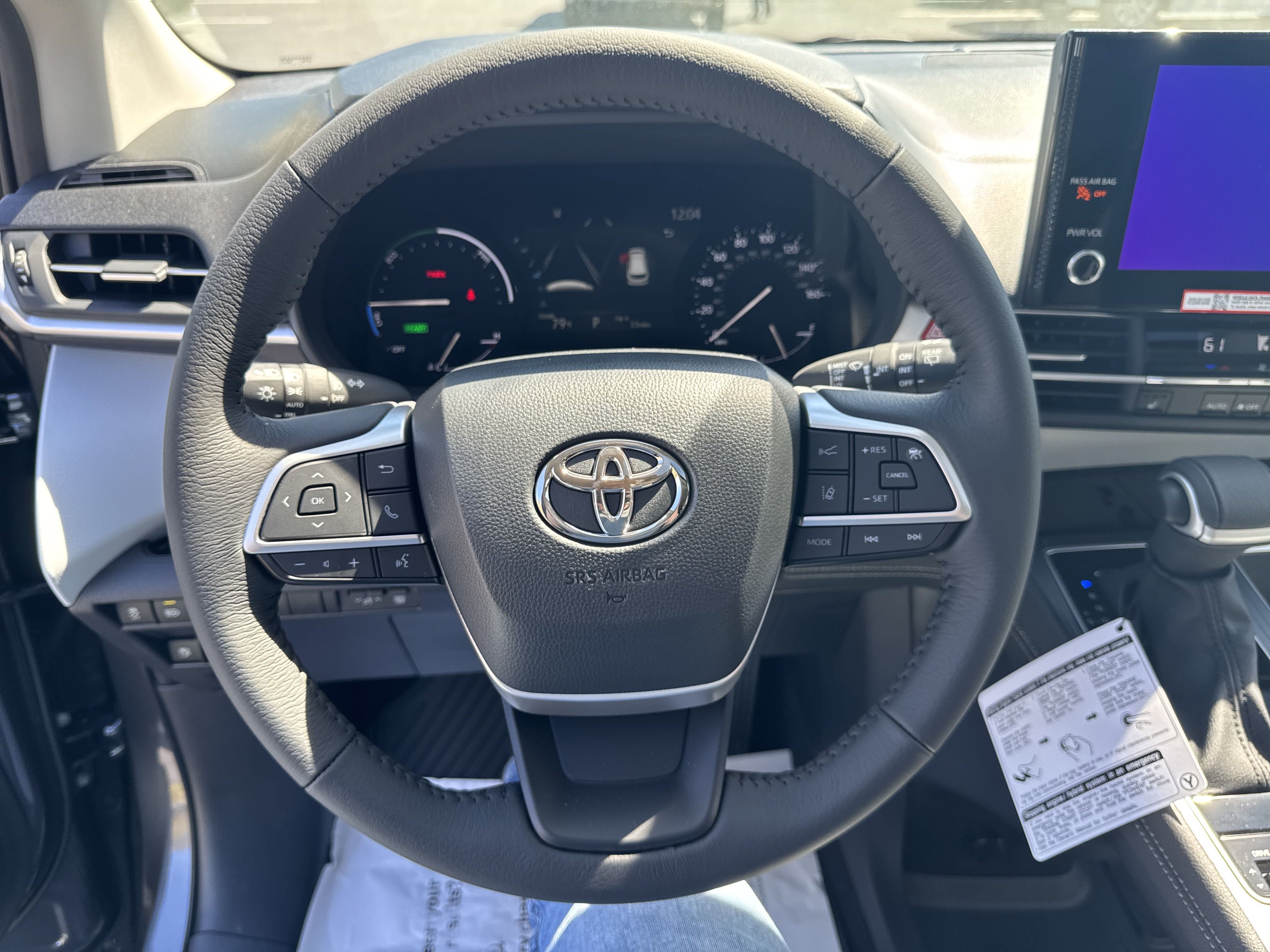 New 2025 Toyota Sienna XLE FWD image 17