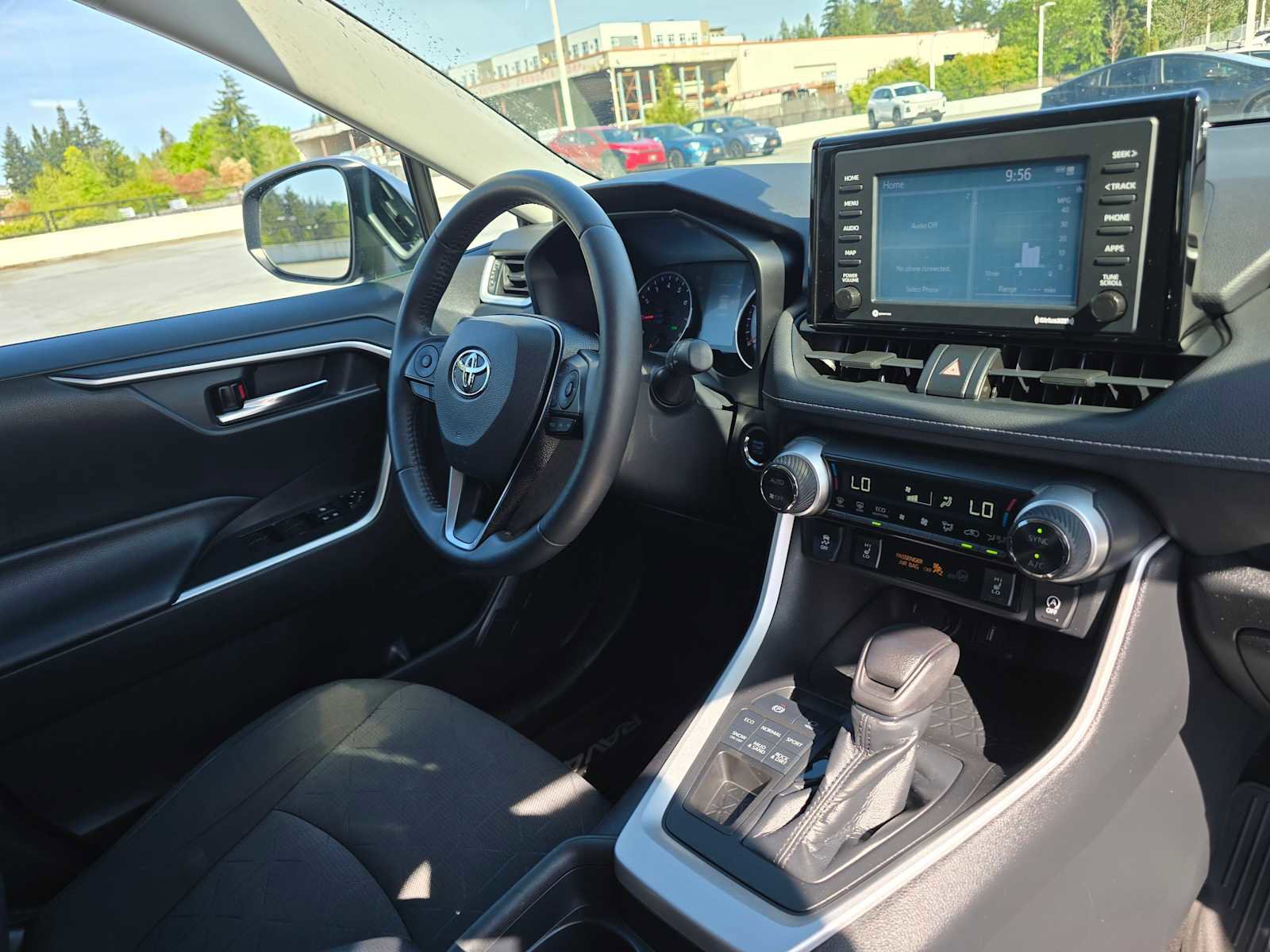 Used 2020 Toyota RAV4 XLE w/ XLE Grade Weather Package AWD/4WD image 10