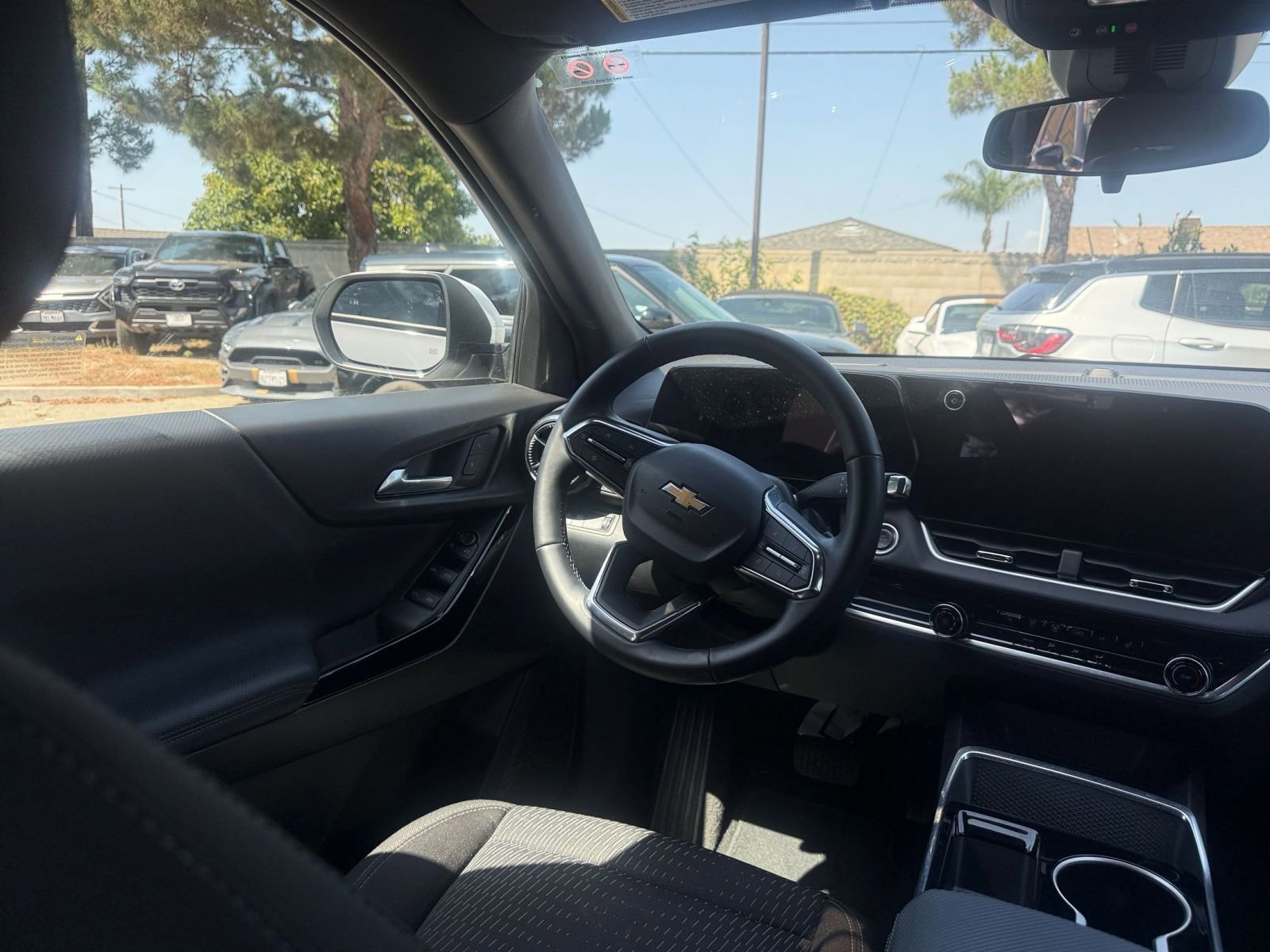 Used 2025 Chevrolet Equinox LT FWD image 32