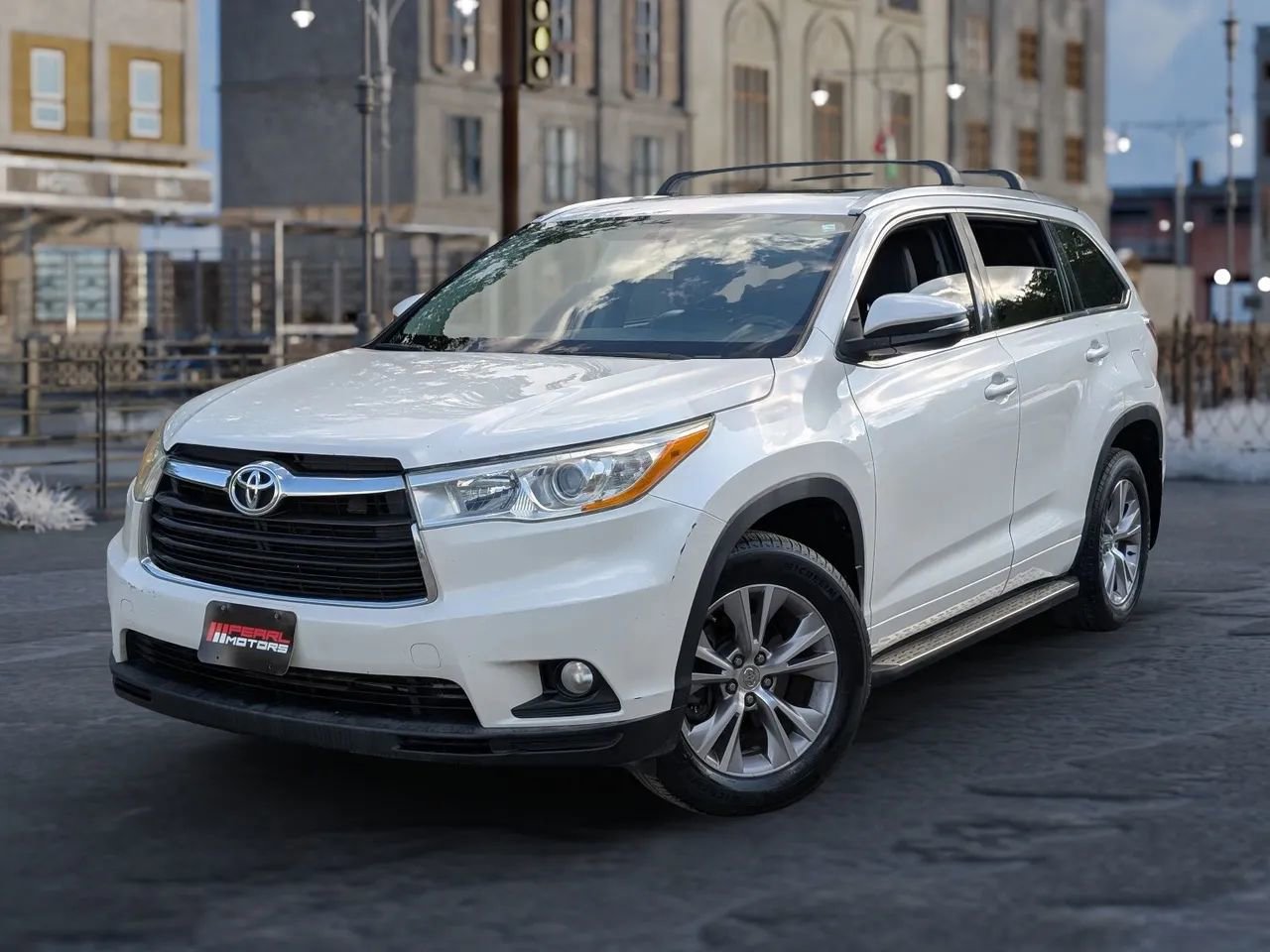 Used 2014 Toyota Highlander XLE FWD image 3