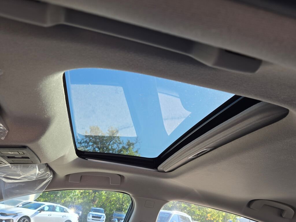 Used 2025 Nissan Sentra SR w/ SR Premium Package image 19