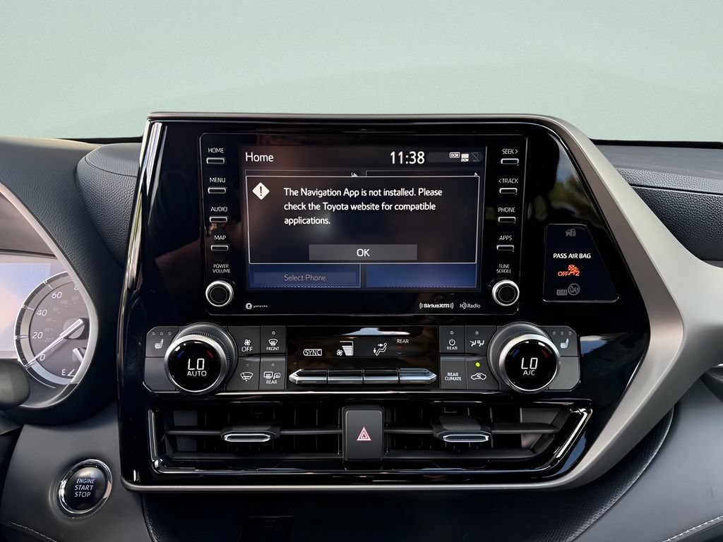 Used 2022 Toyota Highlander XLE AWD/4WD image 18