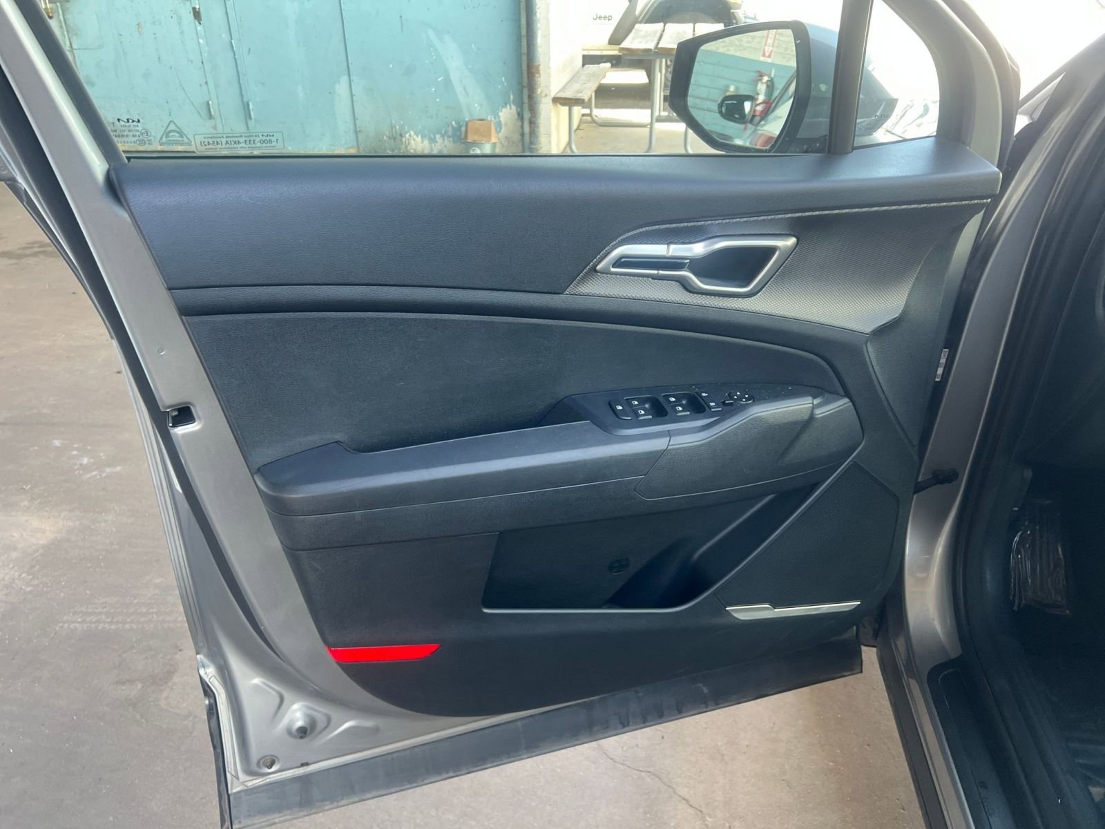 Used 2025 Kia Sportage LX image 21