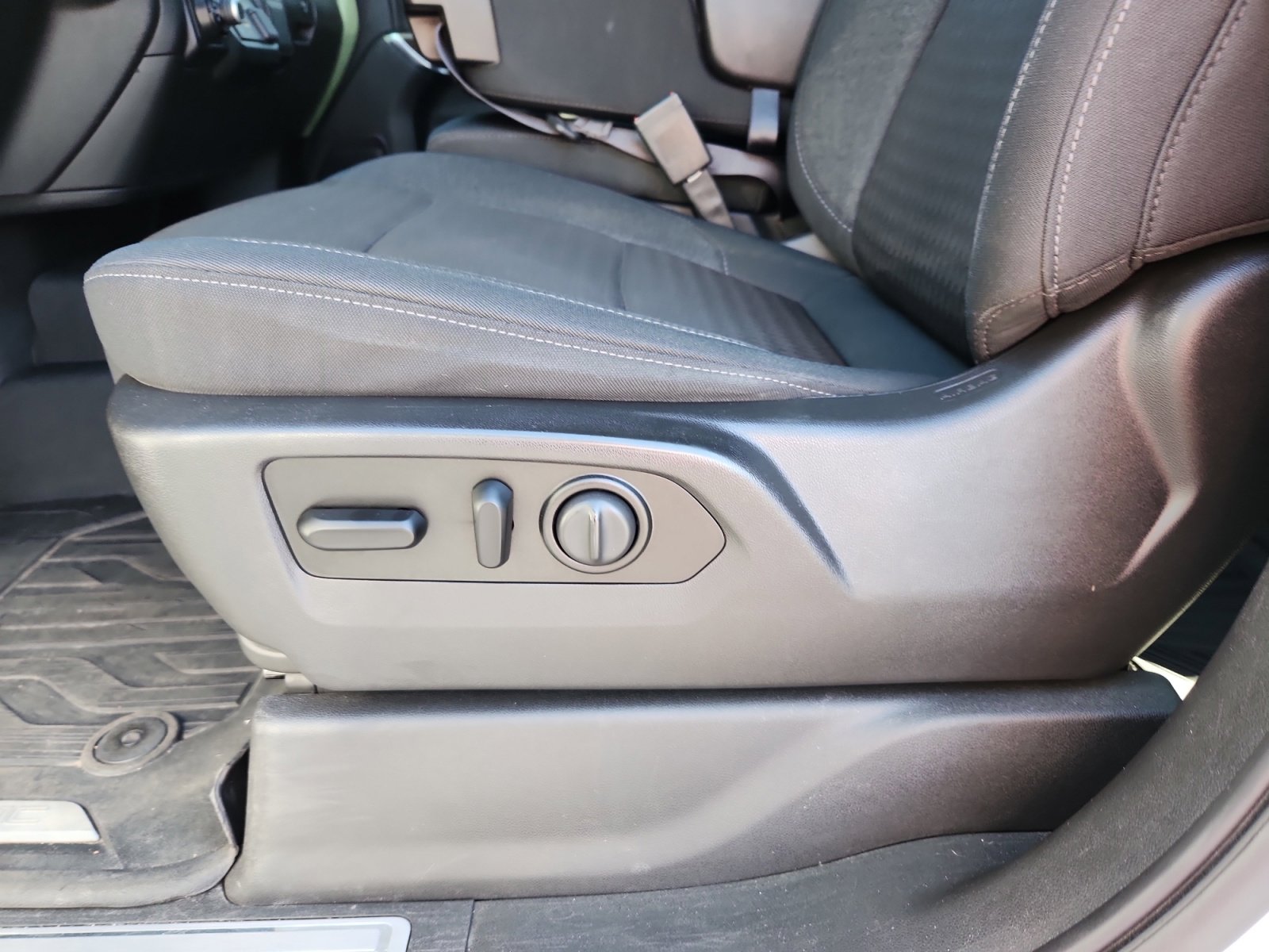 Used 2021 GMC Sierra 1500 Elevation image 14