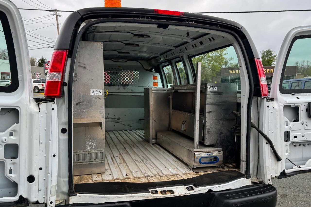 Used 2016 Chevrolet Express 2500 RWD image 16