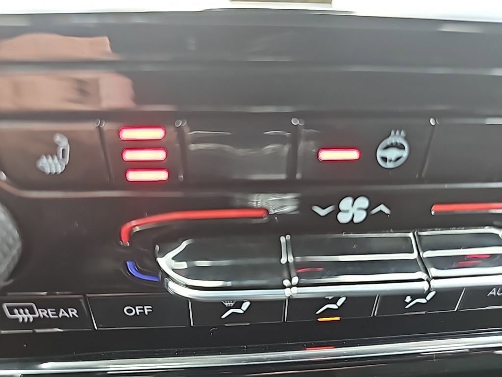 Certified 2025 Jeep Grand Cherokee Laredo w/ Luxury Tech Group I AWD/4WD image 31