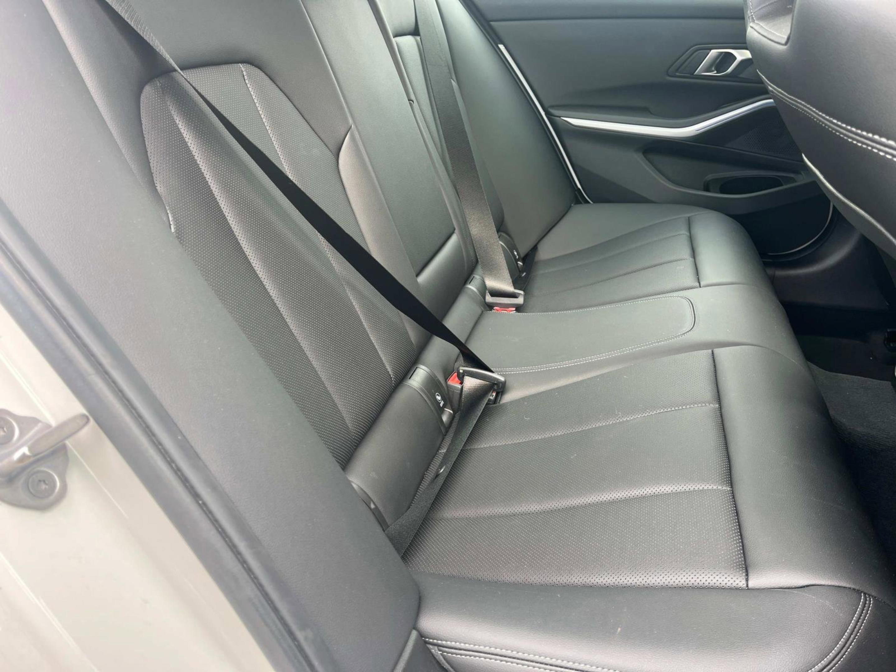 Used 2024 BMW 330e xDrive image 23