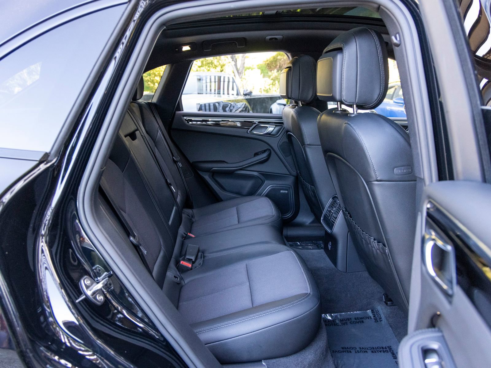 Certified 2025 Porsche Macan AWD/4WD image 50