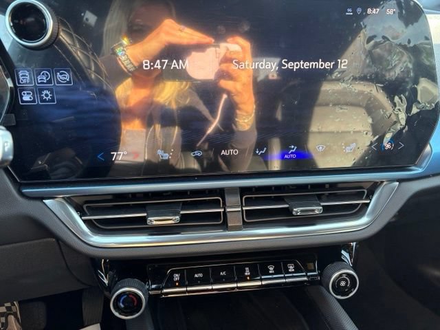 Certified 2024 Chevrolet Equinox EV LT AWD/4WD image 30
